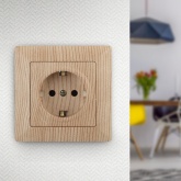 Розетка Intro 2Р+Е Schuko 16А-250В Solo, сосна 4-202-11