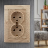 Розетка Intro 2х2Р+Е Schuko 16А-250В Solo, сосна 4-205-11