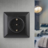 Розетка Intro 2Р+Е Schuko 16А-250В Solo, антрацит 4-202-05