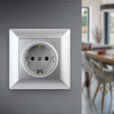 Розетка Intro 2Р+Е Schuko со шторками 16А-250В Solo, алюминий 4-206-03