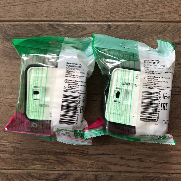 Настенный 1-клавишный электрический выключатель с индикацией антрацит Cистем IP20 открытой установки