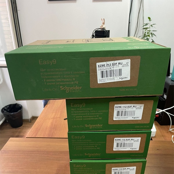 Распределительный электрощит Систем Электрик Easy9 скрытой установки 12 модулей прозрачная дверь шины N+PE