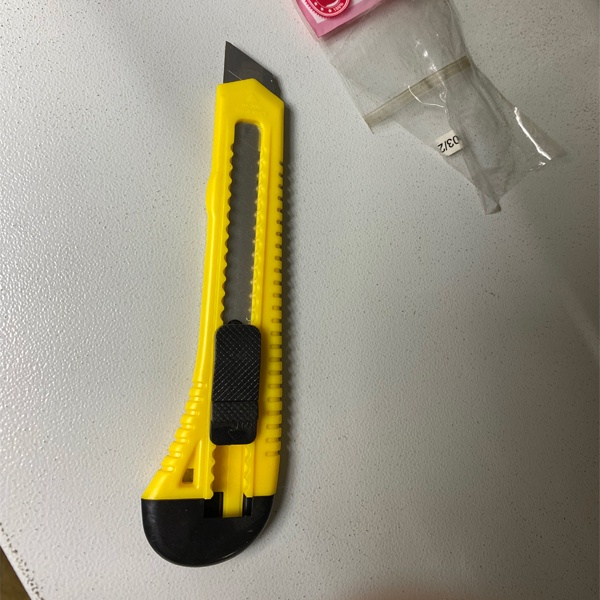 Нож с выдвижным лезвием Рексант, для резки: пластика, линолеума, гипсокартона, пластиковый корпус