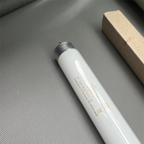 Двухцокольная лампа-трубка люминесцентная ЛЛ Т8 мощностью 30 Вт с цоколем G13 белого (дневного) света для ЭПРА