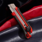 Нож Rexant с сегментированным лезвием 25 мм, корпус ABS пластик обрезиненный