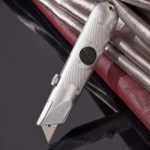 Нож Rexant с трапециевидным выдвижным лезвием