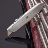 Нож Rexant с трапециевидным выдвижным лезвием