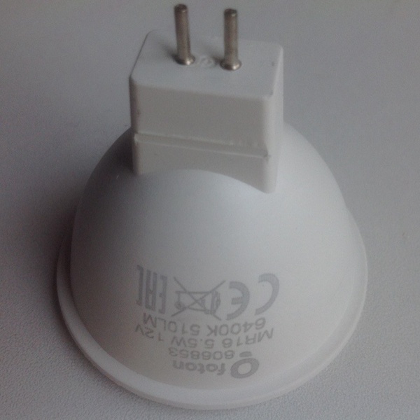 Низковольтная энергосберегающая LED лампочка мощностью 5,5 Ватт с цоколем GU5,3 холодный свет