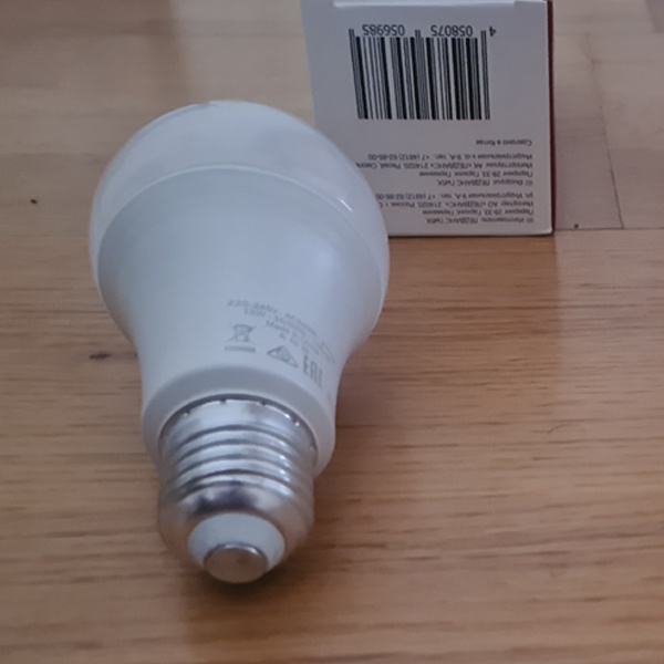 Энергосберегающая LED лампа Груша мощностью 13 Вт с цоколем E27 теплого света