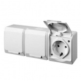 Розетка тройная ИЭК Гермес Plus 3х2П+3 РСб23-3-ГПБб IP54 белый