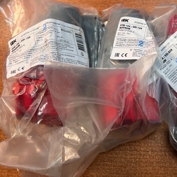 Стационарная силовая розетка для открытой проводки серии MAGNUM ССИ-124 32А-6ч/380-415В 3Р+РЕ IP44 IEK