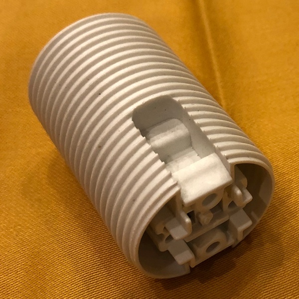 Патрон Е14 под защитный колпачёк термопласт белый с резьбой