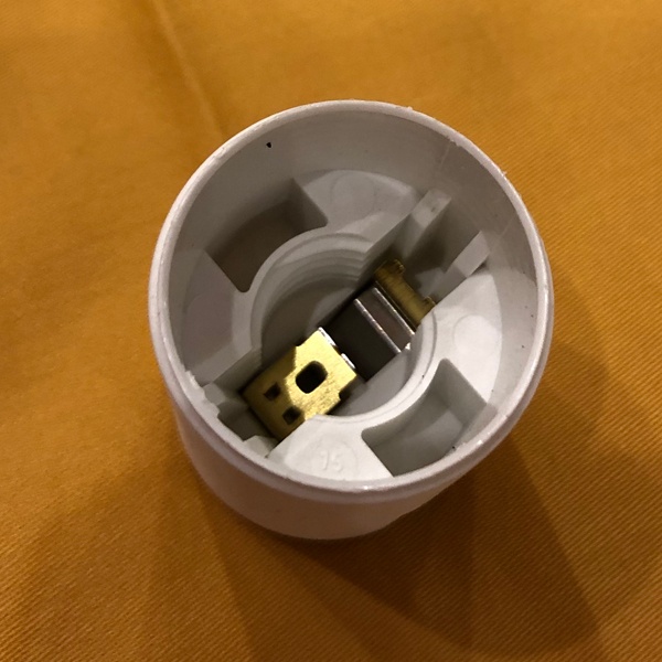 Патрон Е14 под защитный колпачёк термопласт белый с резьбой