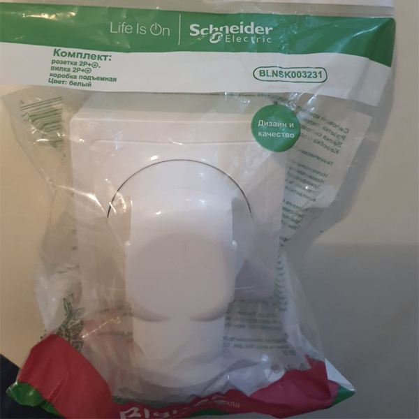 Комплект розетка с вилкой для электроплиты 32А, 2Р+N, 250В накладная коробка Шнайдер Электрик