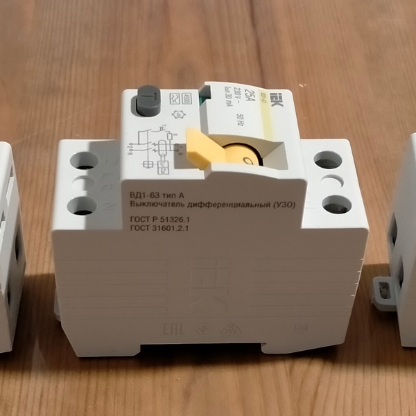 Двухполюсный дифференциальный выключатель 30мА Тип А (УЗО) ВД1-63 ИЭК, номинальный ток 25А