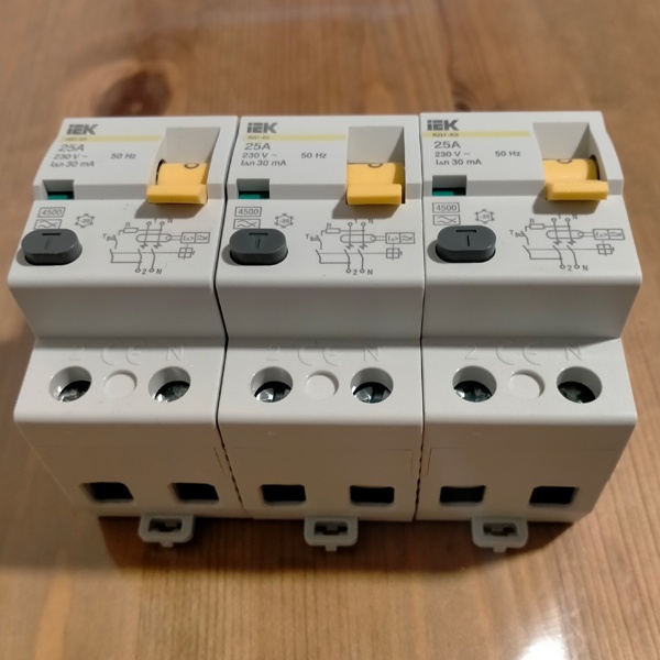 Двухполюсный дифференциальный выключатель 30мА Тип А (УЗО) ВД1-63 ИЭК, номинальный ток 25А