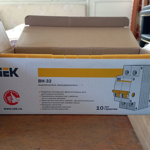 Выключатель разъединитель IEK ВН-32 2P 100А, 2 модуля