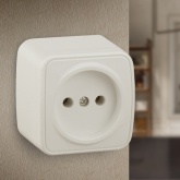 Накладная розетка Intro 2P 16А-250В IP20 Polo, слоновая кость 3-201-02 (5056183753818) (бежевый)