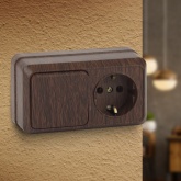 Накладной блок Intro Quadro (2P+E+1-й выключатель) горизонтальный IP20 венге 2-701-10 (5056183753306