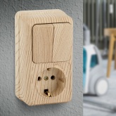 Блок Intro (розетка 2P+E+2-й выключатель) вертикальный IP20 Quadro, сосна 2-706-11 (5056183753511)