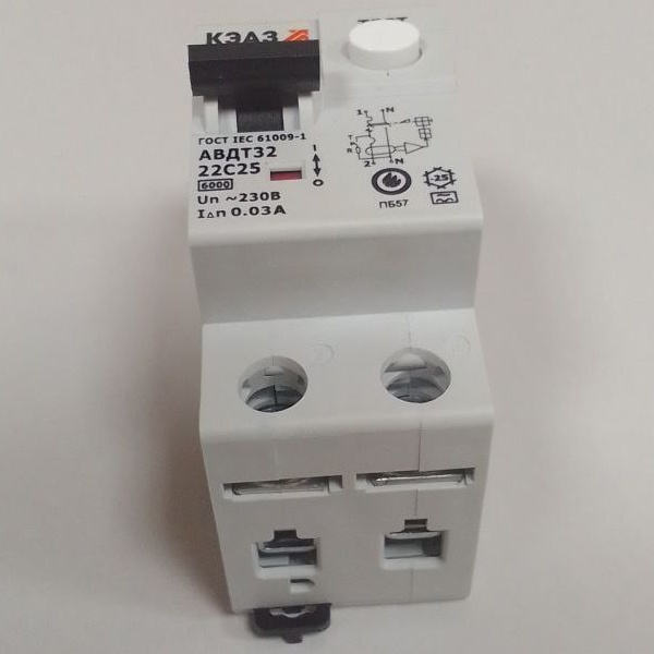 Двухмодульный дифференциальный выключатель с защитой от сверх токов КЭАЗ АВДТ32, ток нагрузки 25А, ток утечки 30мА, ПКС 6кА, тепловая характеристика С, тип А.