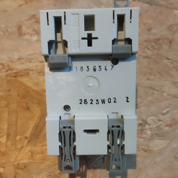 Четырехполюсный компактный магнитный пускатель Легранд с рукояткой управления