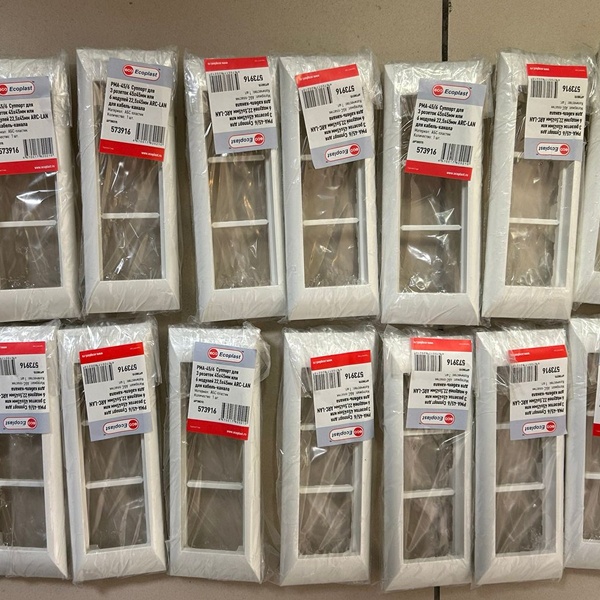 Суппорт РМ45/6 на 3 поста в кабельный короб с крышкой 60 мм и колонны электроустановочных изделий стандарта 45х45мм ARC-LAN Ecoplast