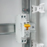 Дифференциальный автомат ИЭК KARAT АВДТ32МL 2П С16А 10мА тип АС однофазный электронный 6кА 1 модуль (дифавтомат, АВДТ)