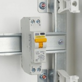 Дифференциальный автомат ИЭК KARAT АВДТ32МL 2П С20А 10мА тип АС однофазный электронный 6кА 1 модуль (дифавтомат, АВДТ)