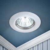 Светильник ЭРА штампованный ST3 WH MR16 12V/220V 50W белый (5055398625545)