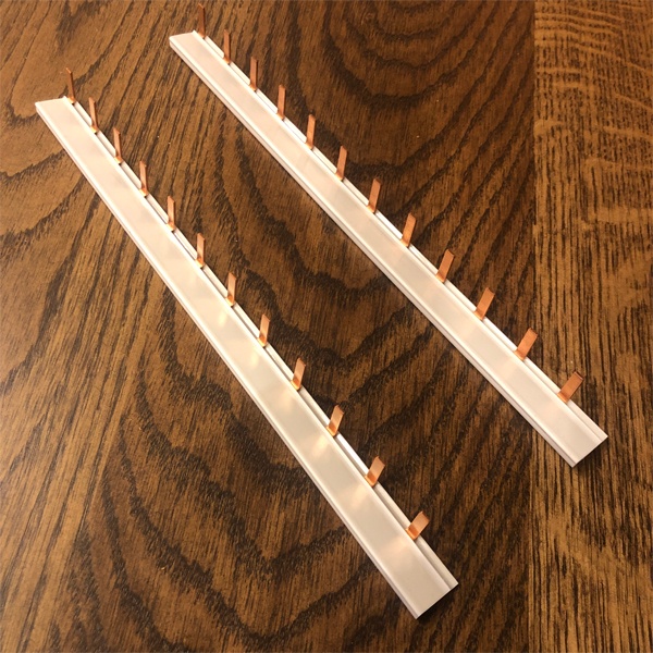 Однофазная шинная разводка на 12 модулей с расстоянием между штырьками 17,6 мм