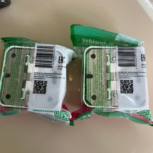 Электрическая внешняя белая розетка Систем одинарная силовая 16А электросети 220В IP20 открытой установки на стену