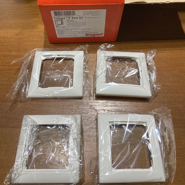 Рамка 1 пост Legrand серии Valena. Цвет - белый.