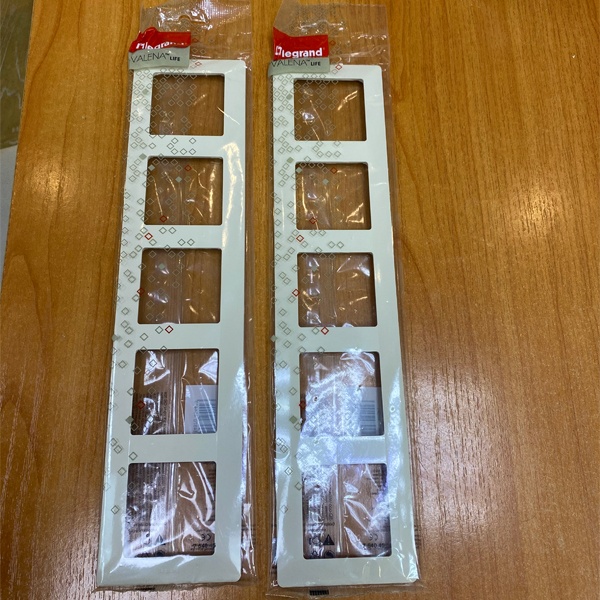 Классическая рамка на 5 постов, слоновая кость, Valena Life Legrand