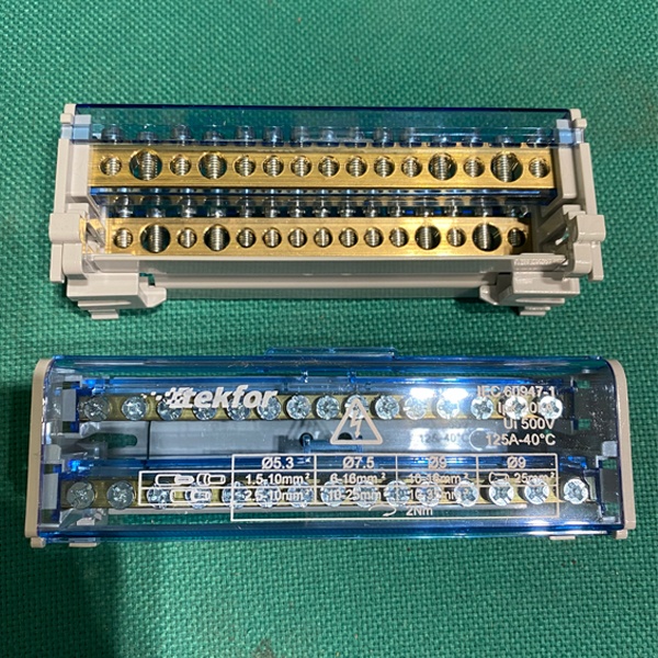 Двухполюсная Шина изолированная SNK-2-2-15, номинальный ток 125 Ампер, (11х5,3мм+2х9мм+2х7,5мм)