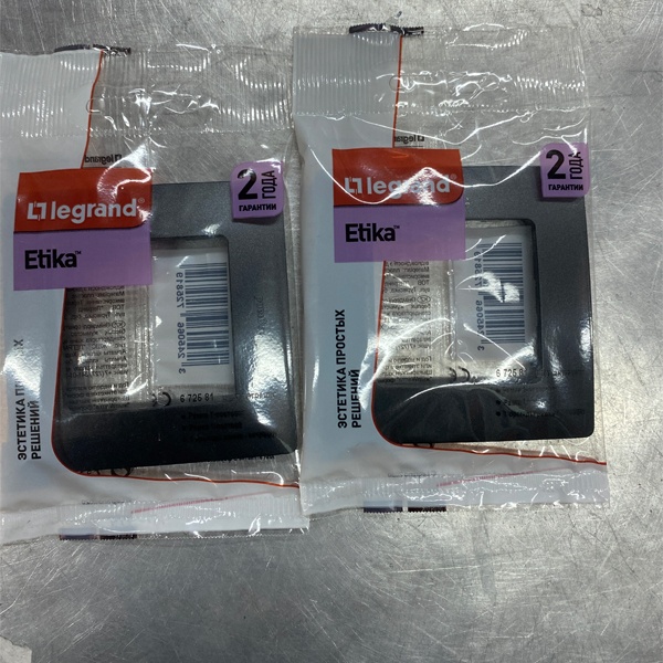 Рамка (672581) на 1 пост фирмы Легранд (Legrand) серии Этика (Etika). Цвет - антрацит (черный).