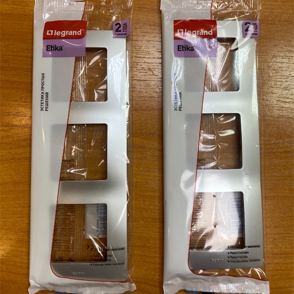 Рамка (672553) на 3 поста фирмы Легранд (Legrand) серии Этика (Etika). Цвет - алюминий.