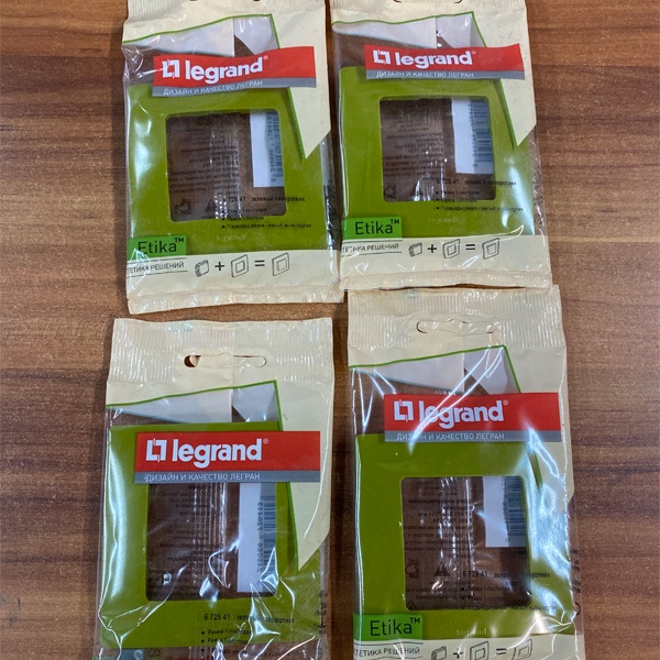 Рамка (672541) на 1 пост фирмы Легранд (Legrand) серии Этика (Etika). Цвет - зеленый папоротник (желто-зеленый).