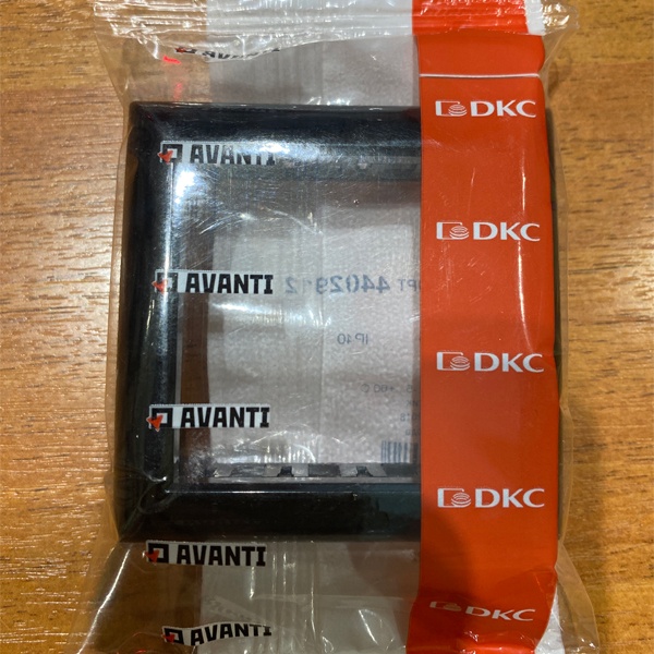 Двухмодульный суппорт с обрамлением ДКС черного цвета