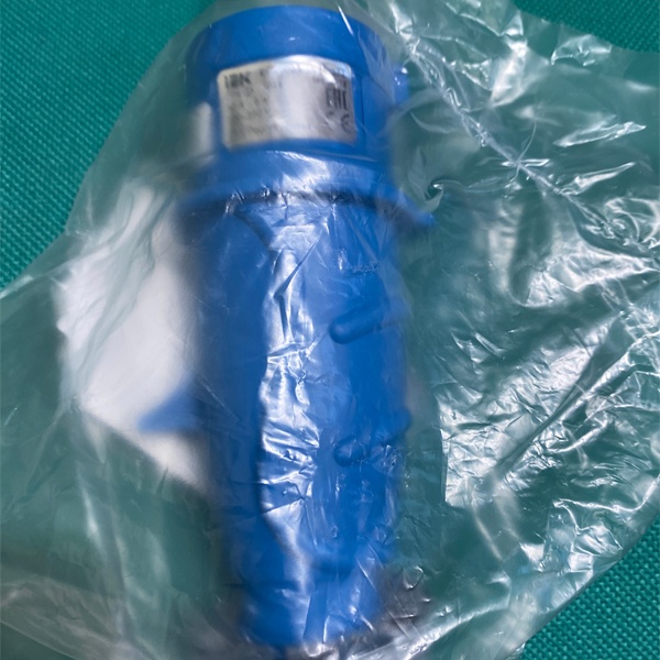 Вилка переносная серии MAGNUM ССИ-023 32А-6ч/200-250В 2Р+РЕ IP44 IEK