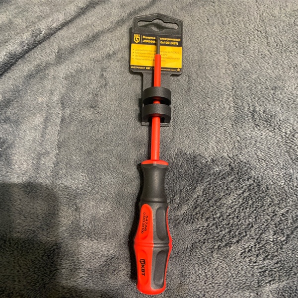 Изолированная отвертка КВТ Профи шлиц 3.0х100мм, для работ под напряжением до 1000 В