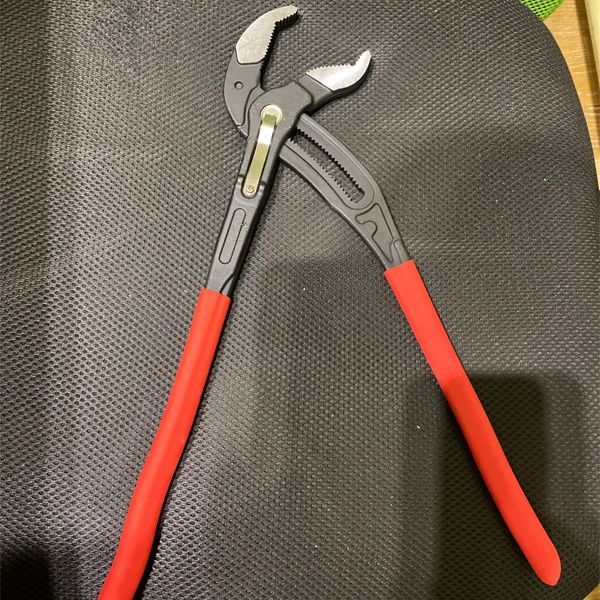 Переставные клещи с кнопочной фиксацией, длиной 400 мм, раскрытие губок 0 - 90мм, пластиковые ручки