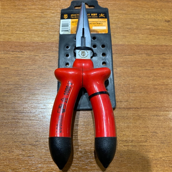 Изолированные длинногубцы КВТ Эксперт 200 мм, для работы под напряжением до 1000 В