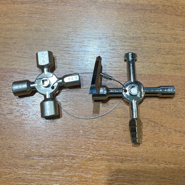 Ключ для электрошкафов с 10 профилями и битой «крест/шлиц»