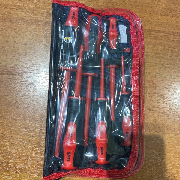 Набор изолированных отверток КВТ Профи НИО-07 в текстильной сумке, для работы под напряжением до 1000 В