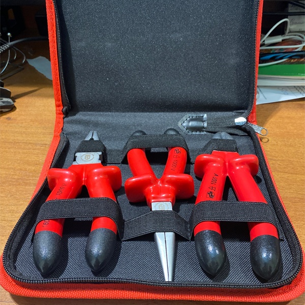 Набор изолированного инструмента НИИ-03 (бокорезы, пассатижи, длинногубцы) КВТ