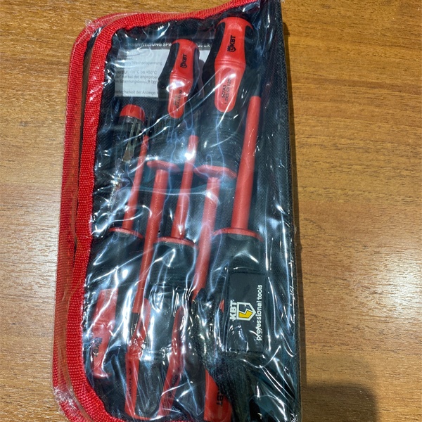 Набор изолированных отверток КВТ Профи НИО-06 в текстильной сумке, для работы под напряжением до 1000 В