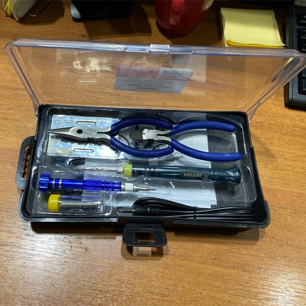 Набор для ручной пайки Рексант (USB-паяльник мощностью 8 Вт, кусачки, тонкогубцы, подставка, припой, отвертка)