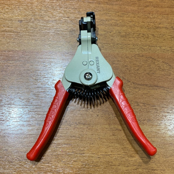 Инструмент Рексант HT-369 A для снятия внешней тефлоновой, силиконовой и ПВХ изоляции