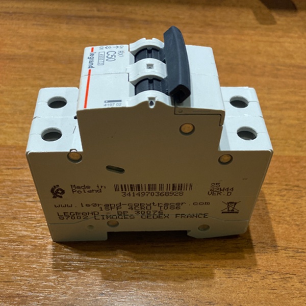 Электрический двухполюсный автомат Легран серии DX3 на 50 Ампер уставка C